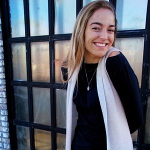 Meet your Posher, Elise